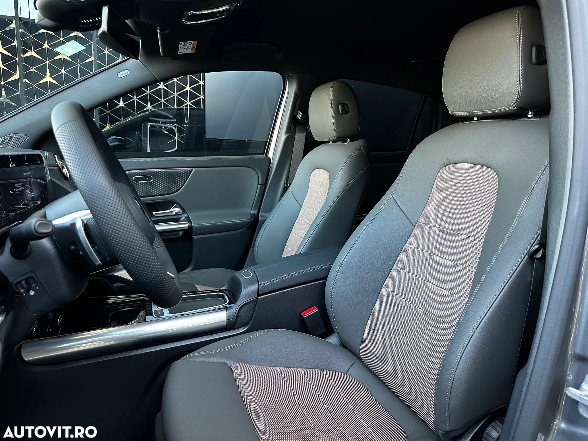 Mercedes-Benz EQA 300 4MATIC - 7