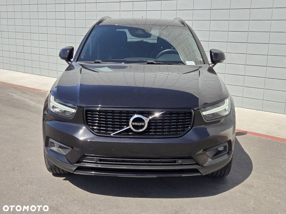 Volvo XC 40 B5 B AWD Geartronic RDesign - 3