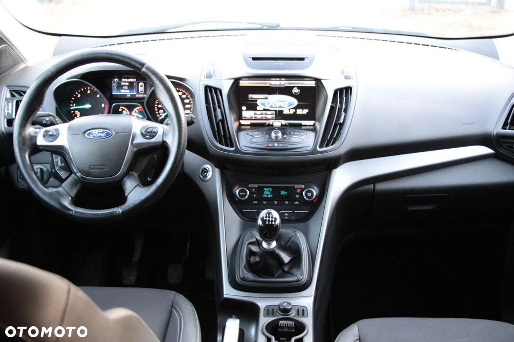 Ford Kuga 2.0 TDCi 2x4 Titanium - 14