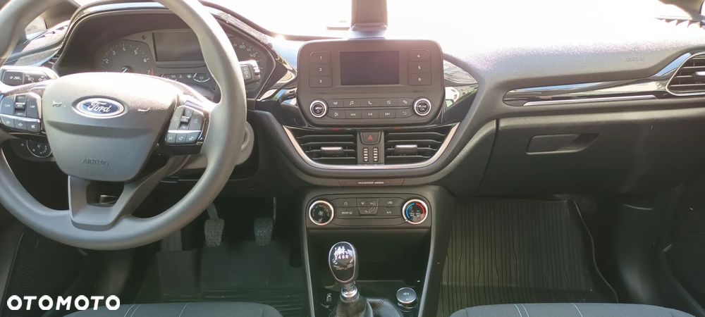 Ford Fiesta - 25