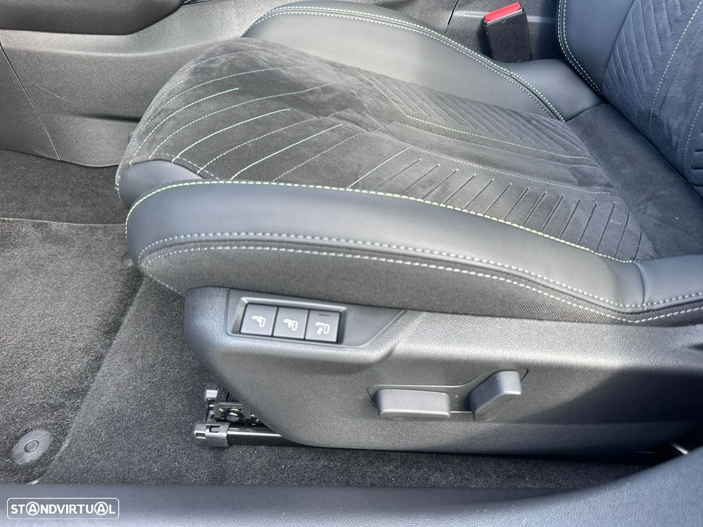 Peugeot e-208 GT - 22