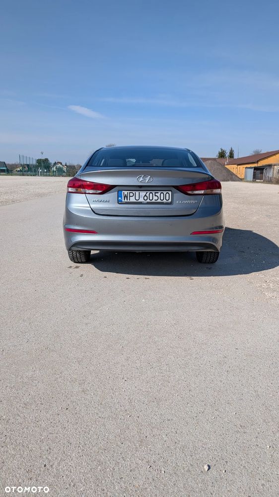 Hyundai Elantra - 3