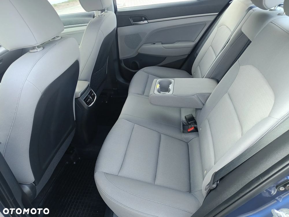 Hyundai Elantra - 22