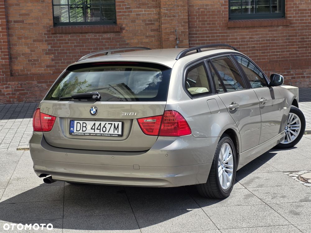 BMW Seria 3 318i - 10
