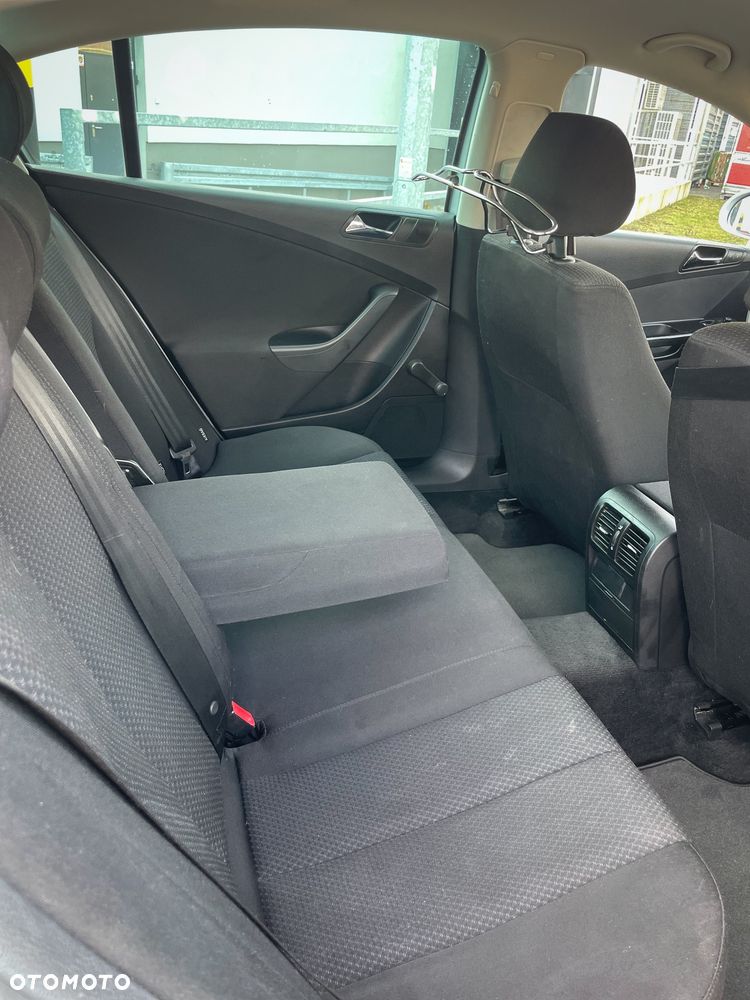 Volkswagen Passat 2.0 TDI Comfortline - 25