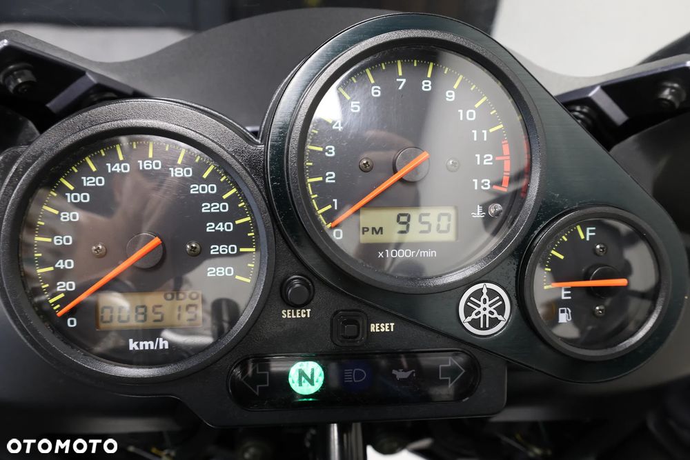 Yamaha FZS - 17