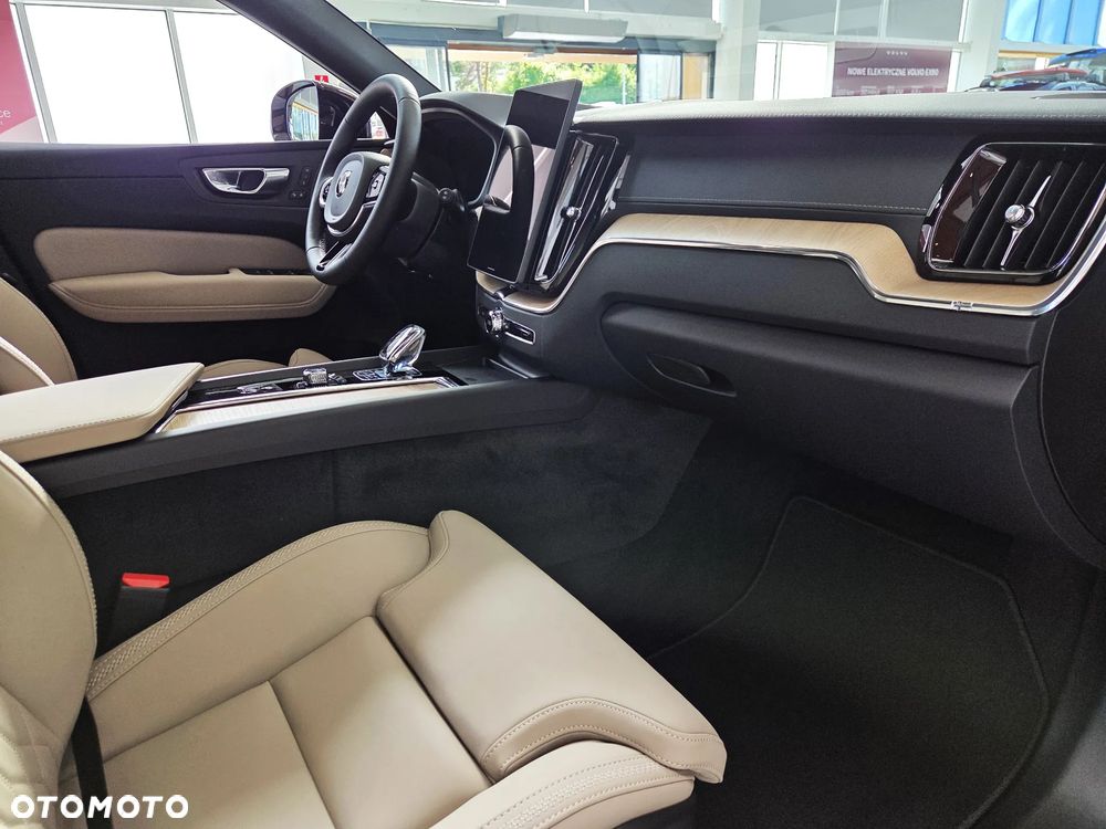 Volvo XC 60 T6 Plug-In Hybrid AWD Ultra Dark - 12