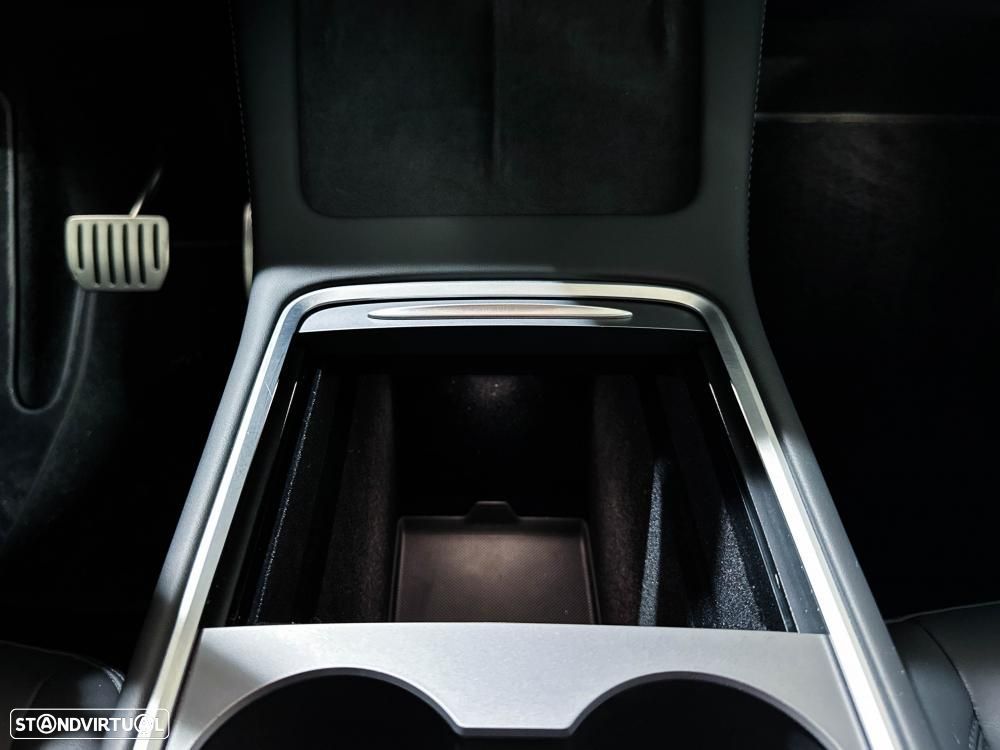 Tesla Model Y Performance Dual Motor AWD — fotografia 39