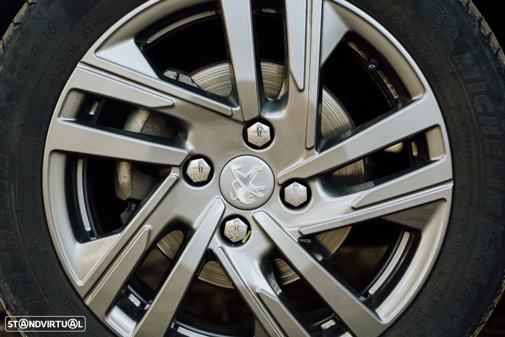 Peugeot 208 1.2 PureTech Active Pack - 7