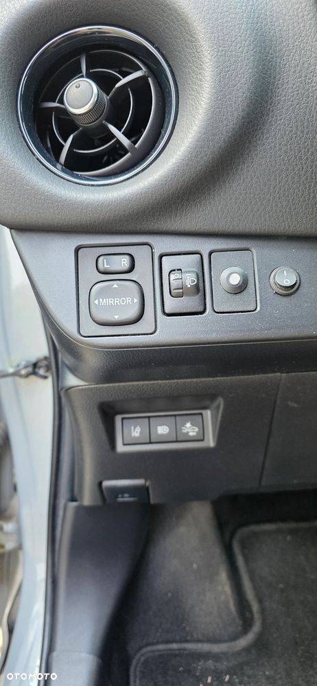 Toyota Yaris Hybrid 100 Dynamic EU6 - 12