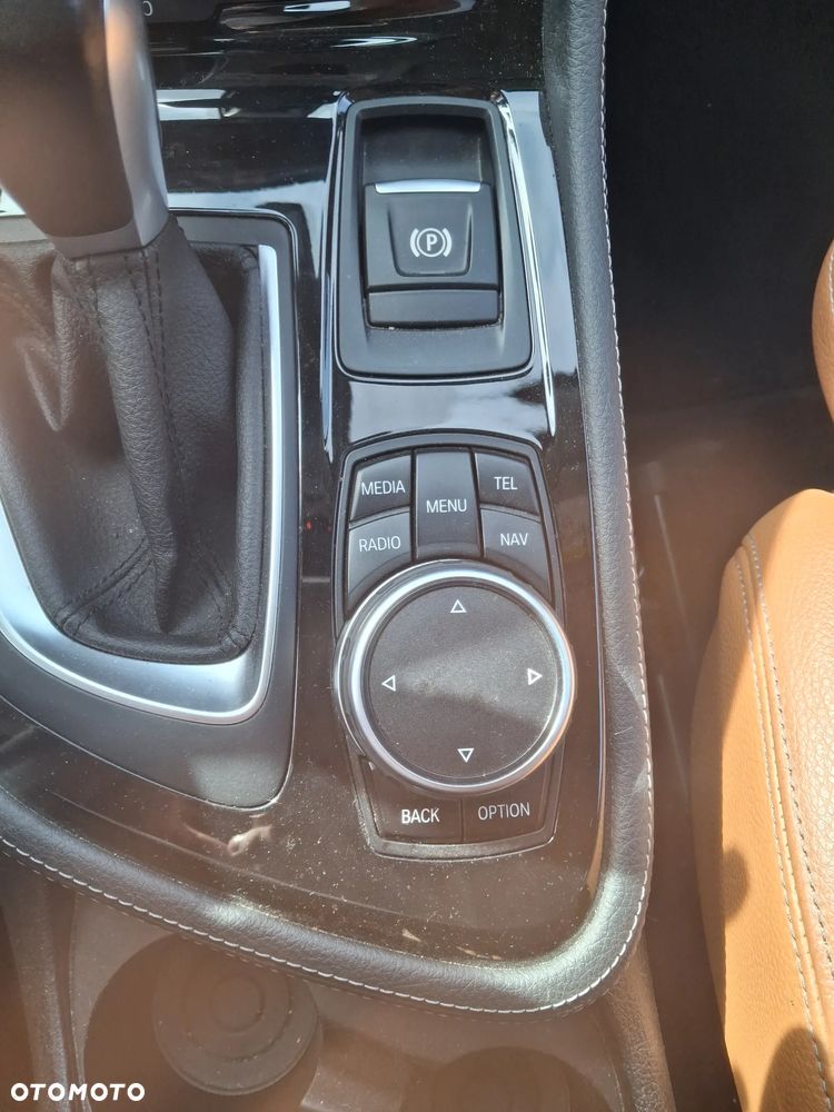 BMW Seria 2 220i Luxury Line - 26