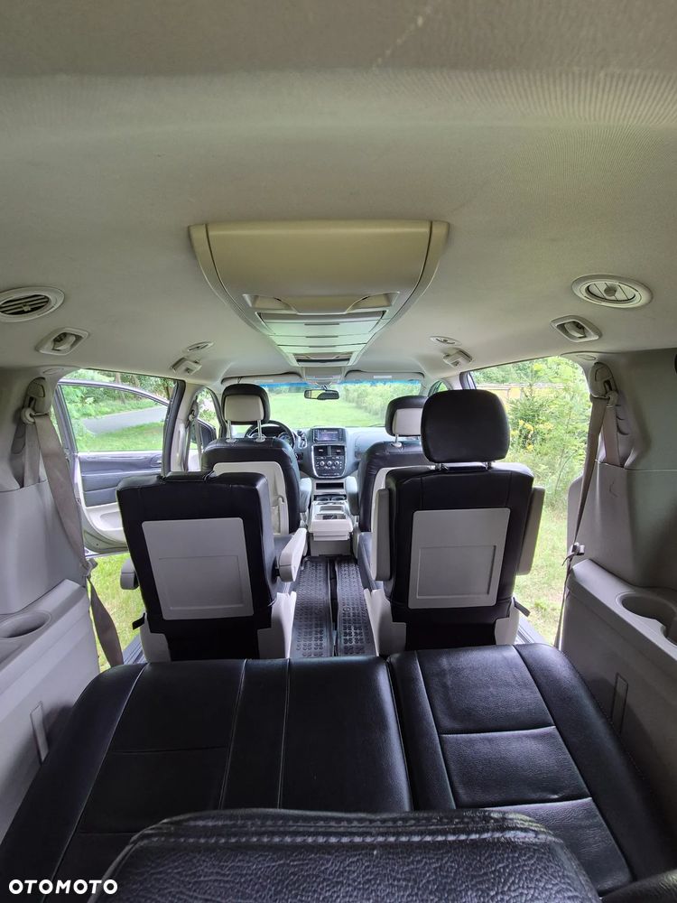 Dodge Grand Caravan - 30