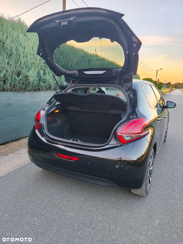 Peugeot 208 - 14