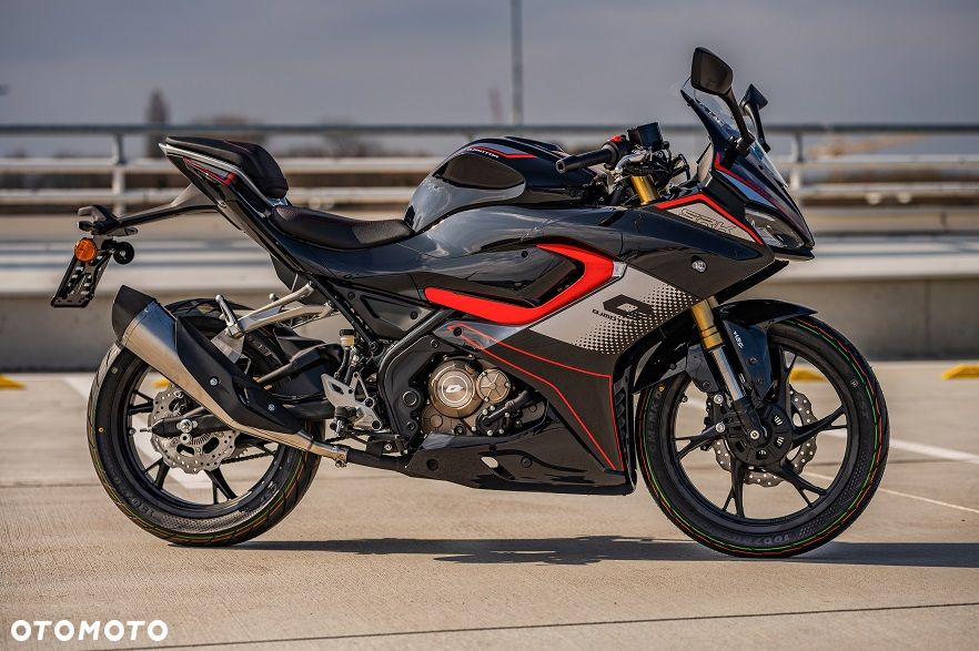 QJMOTOR SRK 125R - 8