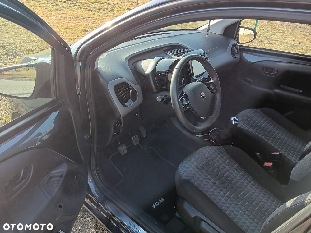 Peugeot 108 - 10