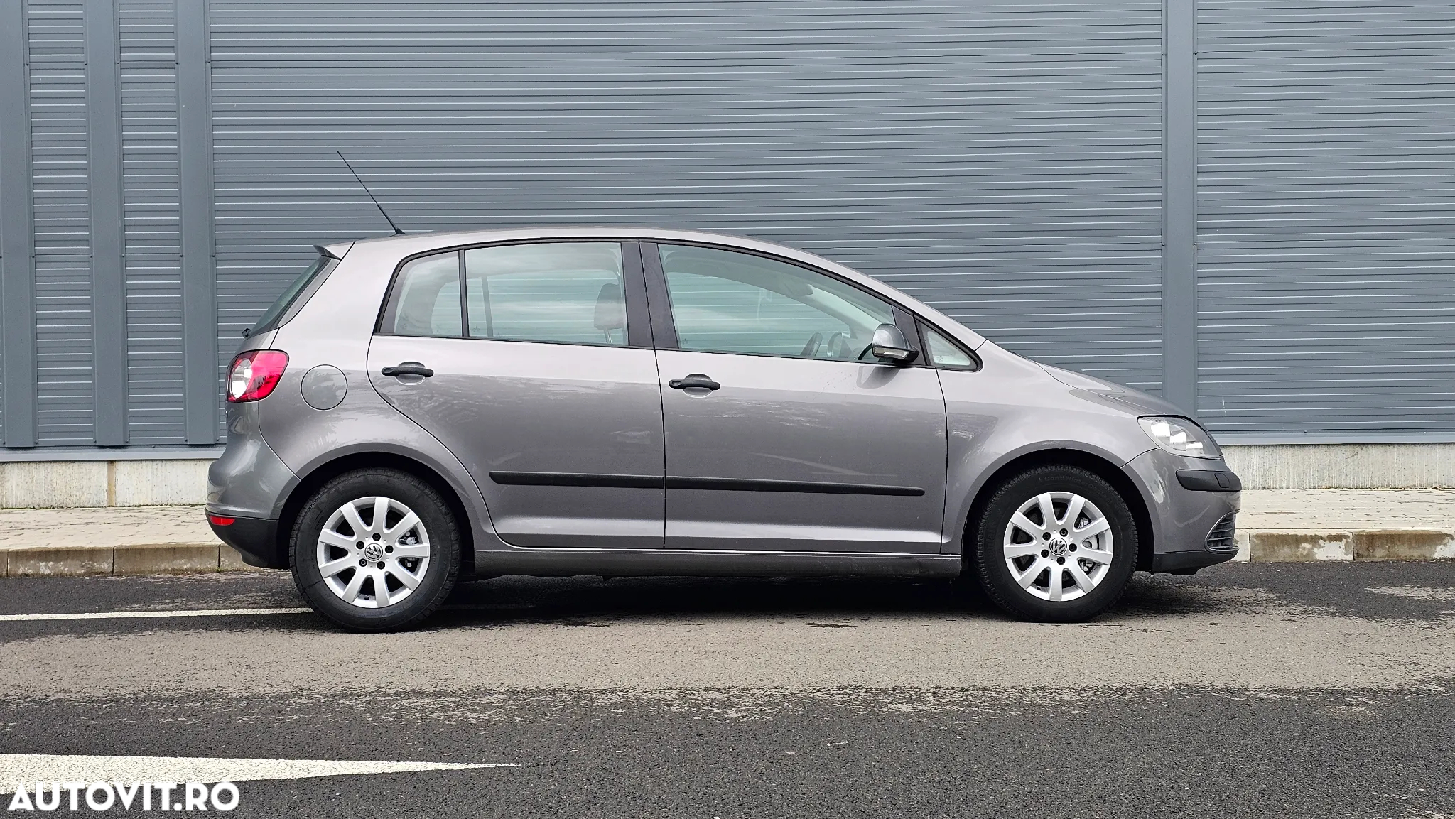 Volkswagen Golf Plus 1.9 TDI Comfortline DPF DSG - 28