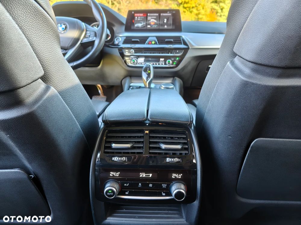 BMW Seria 5 525d - 22