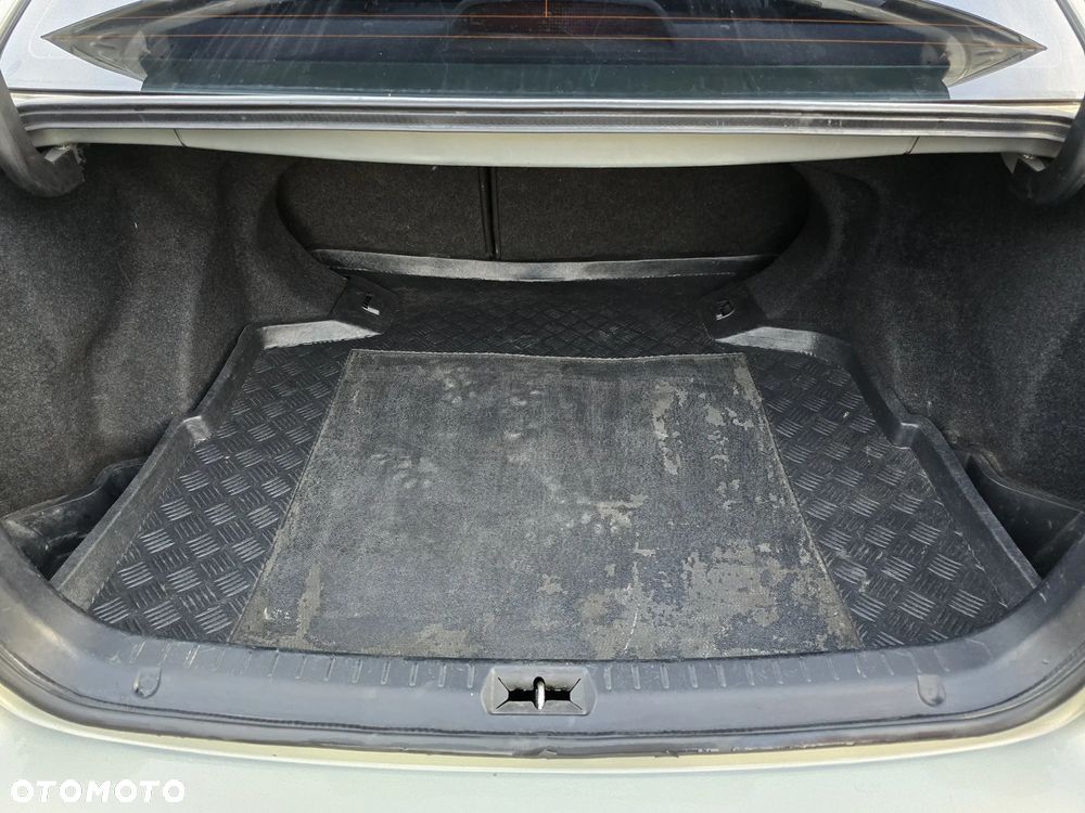 Toyota Avensis 2.2 D-4D Sol - 5