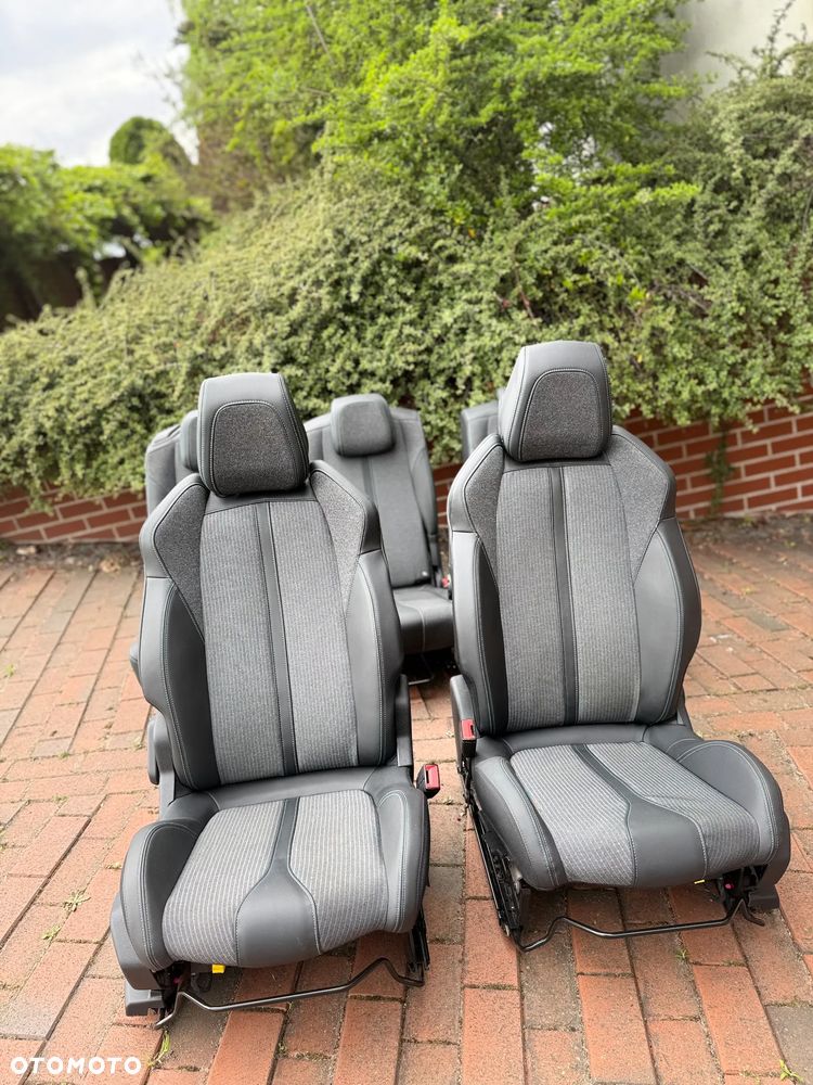 Zadbane fotele do Peugeouta 5008 - 3