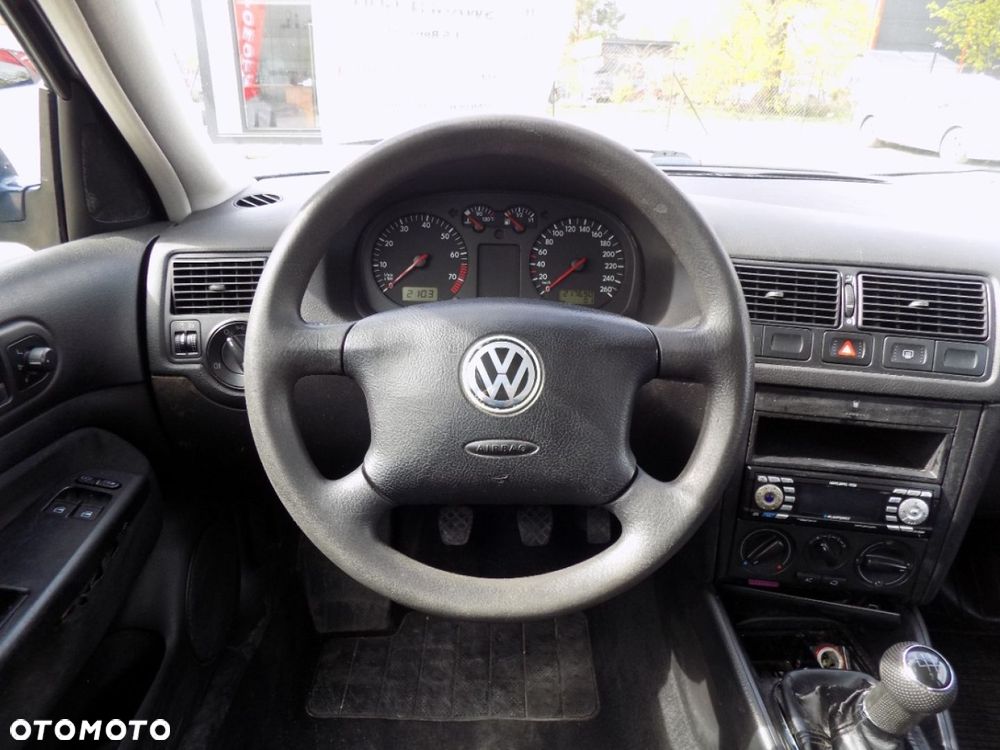 Volkswagen Golf - 6