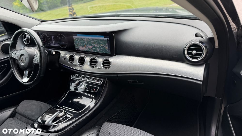Mercedes-Benz Klasa E 220 d 4Matic 9G-TRONIC - 16