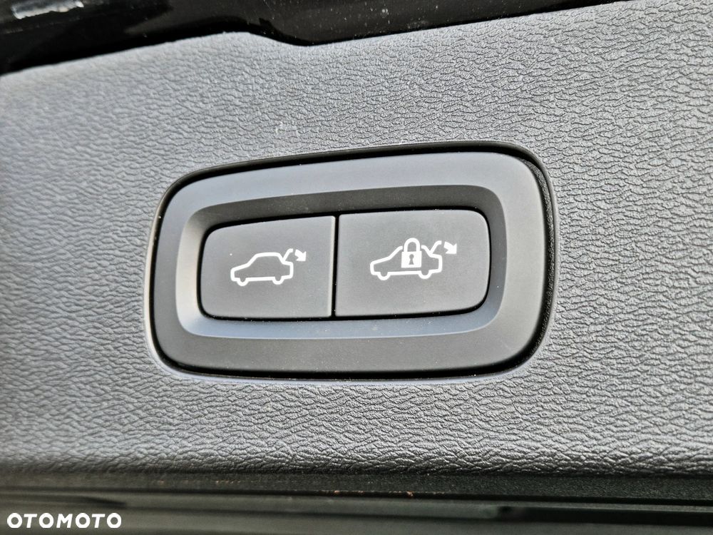 Volvo V60 B3 B DKG Momentum Pro - 35