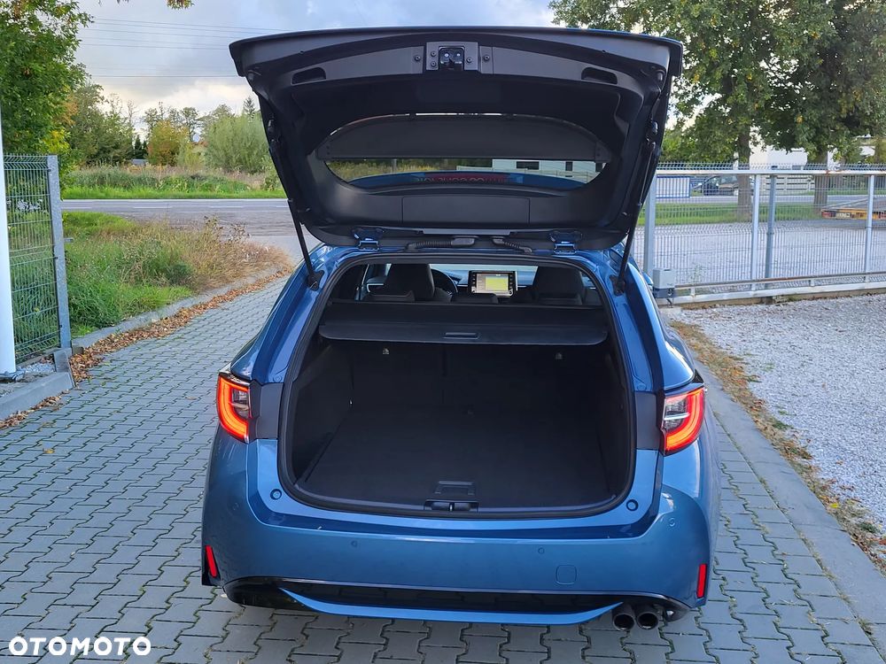 Toyota Corolla 2.0 Hybrid Executive - 28