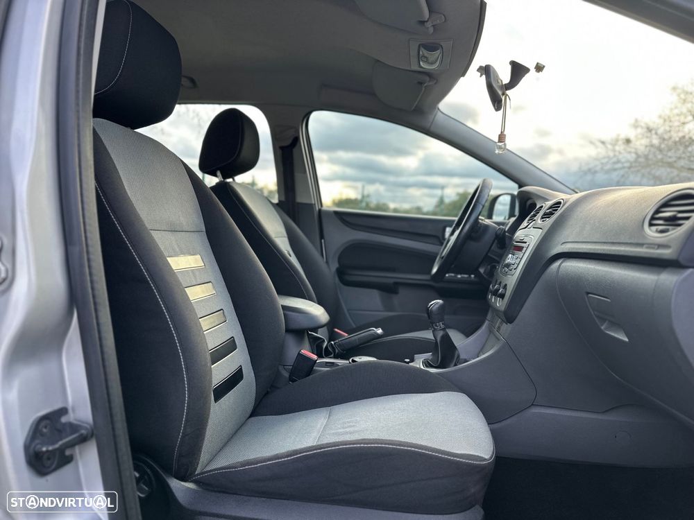 Ford Focus SW 1.6 TDCi Ambiente - 18