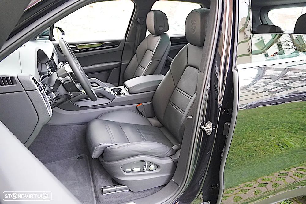 Porsche Cayenne Formula E - 23