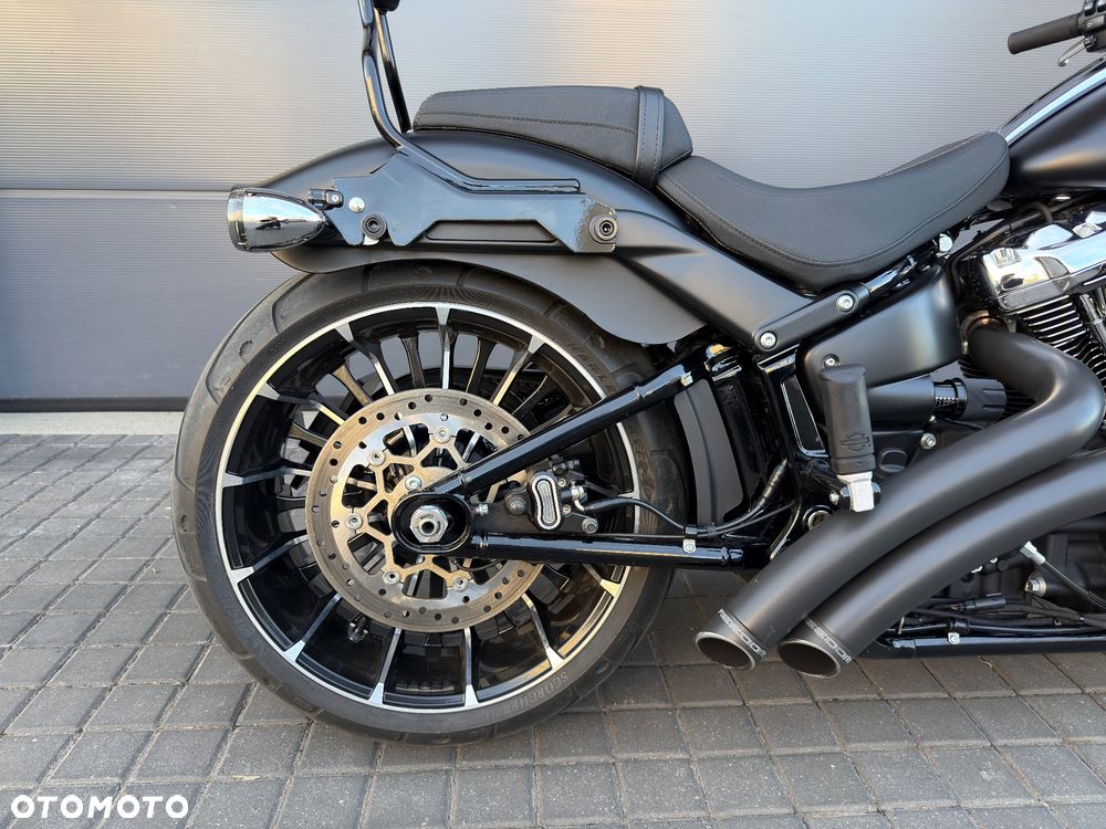 Harley-Davidson Softail Breakout - 19