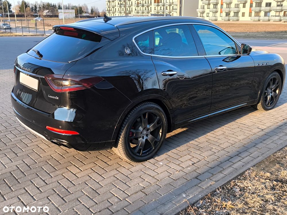 Maserati Levante Q4 Executive - 6