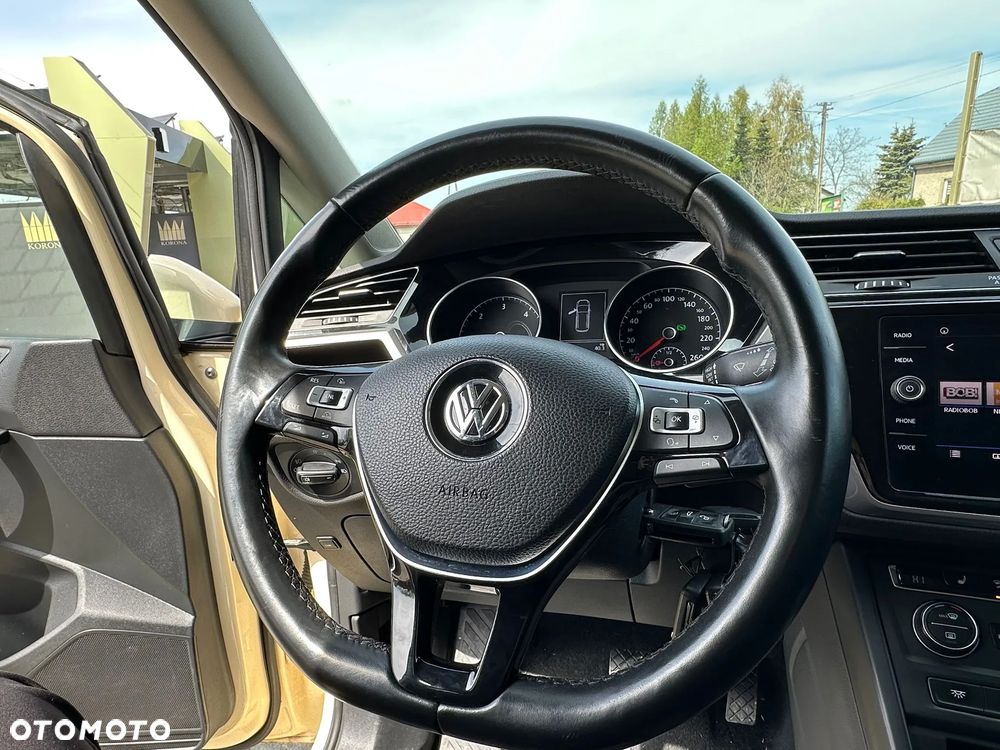 Volkswagen Touran - 16