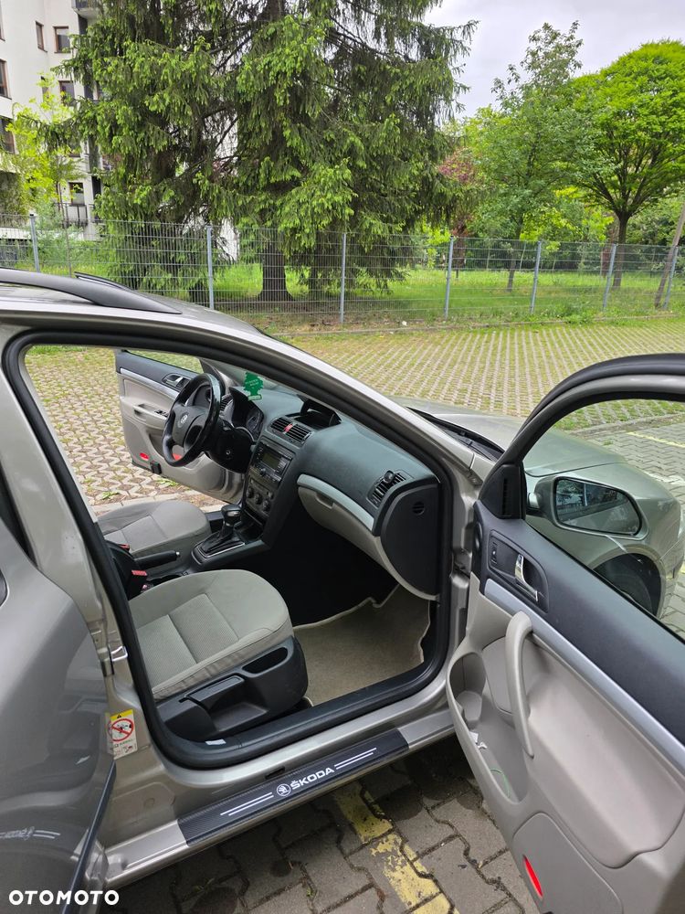 Skoda Octavia 1.6 FSI Automatik Ambiente - 11