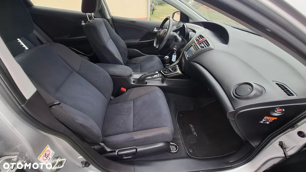 Honda Civic 1.6 i-DTEC Lifestyle Black Edition - 26
