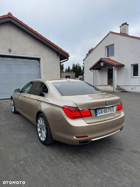 BMW Seria 7 740d xDrive - 25