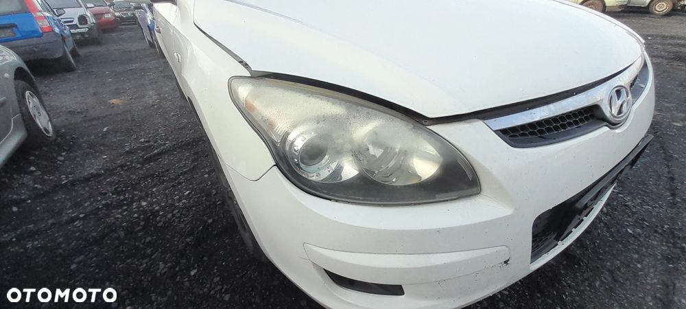 HYUNDAI I30 I LAMPA LEWY PRAWY PRZÓD PRZEDNIA LEWA PRAWA 17/11 - 2