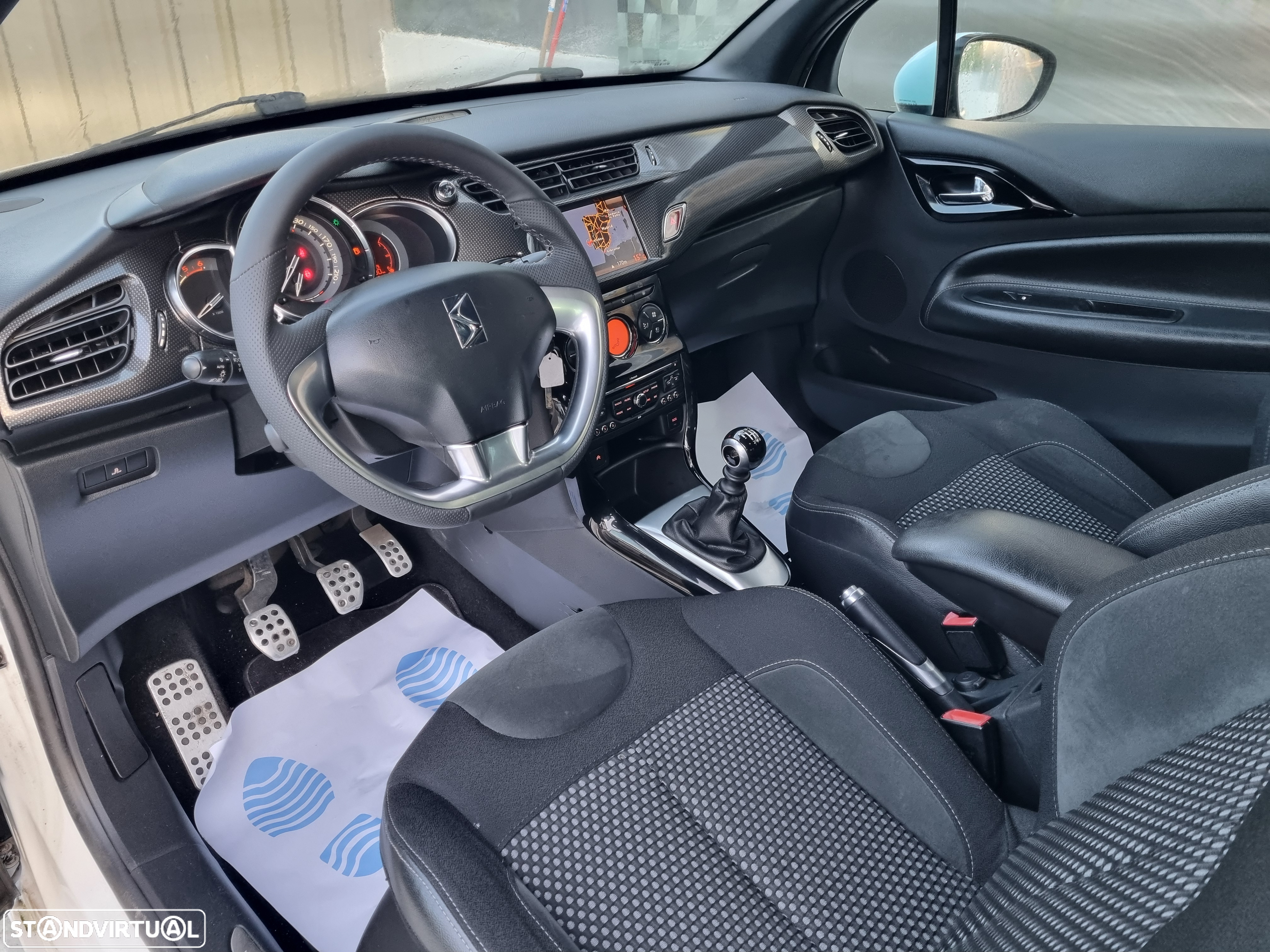 Citroën DS3 1.6 HDi Airdream Sport Chic - 12