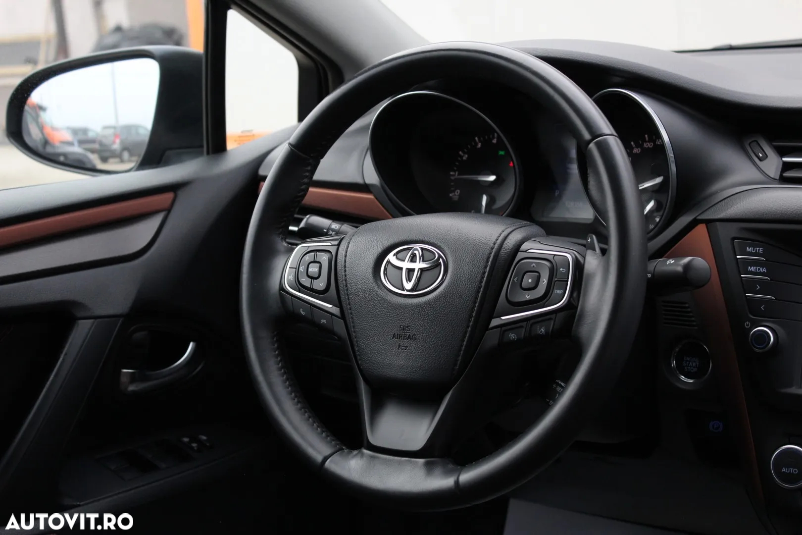 Toyota Avensis - 18