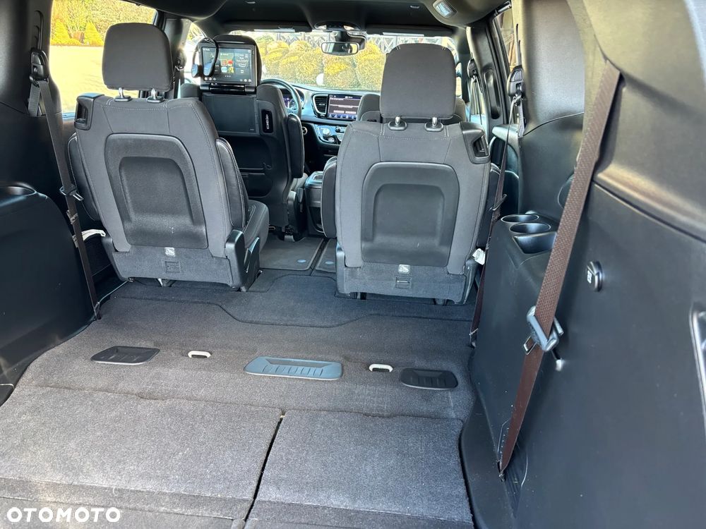Chrysler Pacifica - 16