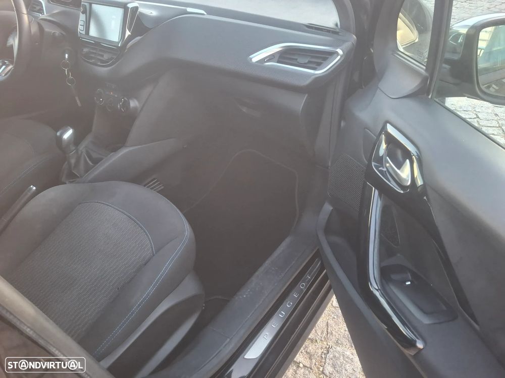 Peugeot 208 - 14