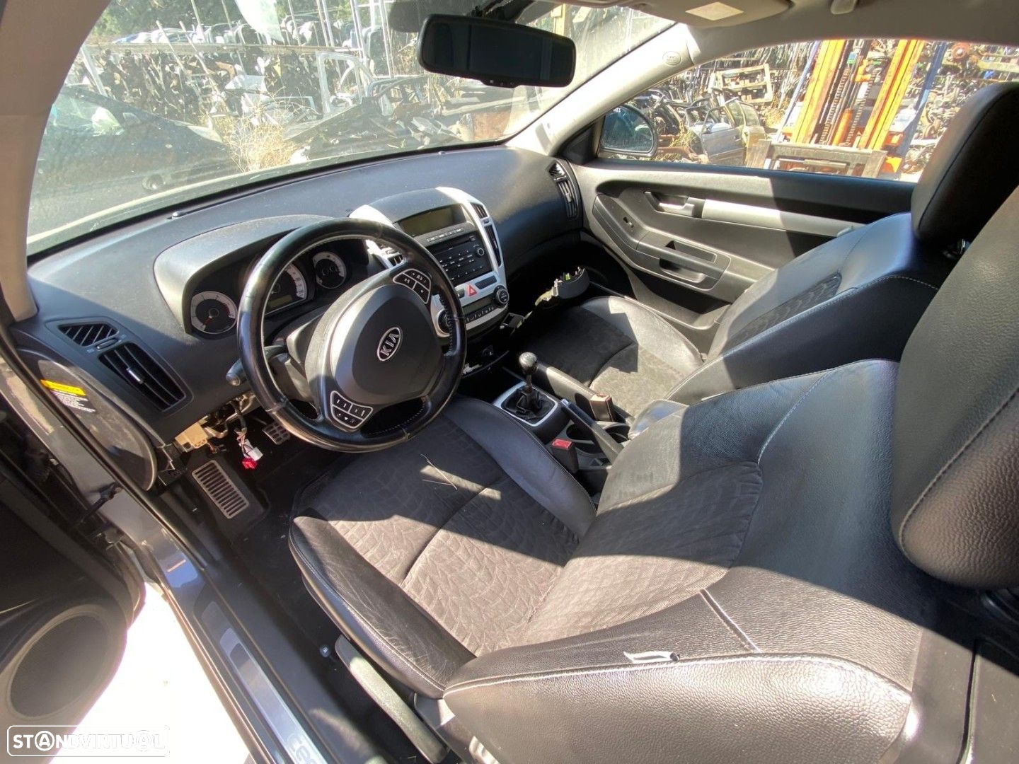 Kia Ceed S Coupé 1.6 CRDI 2009 disponível para peças - 5