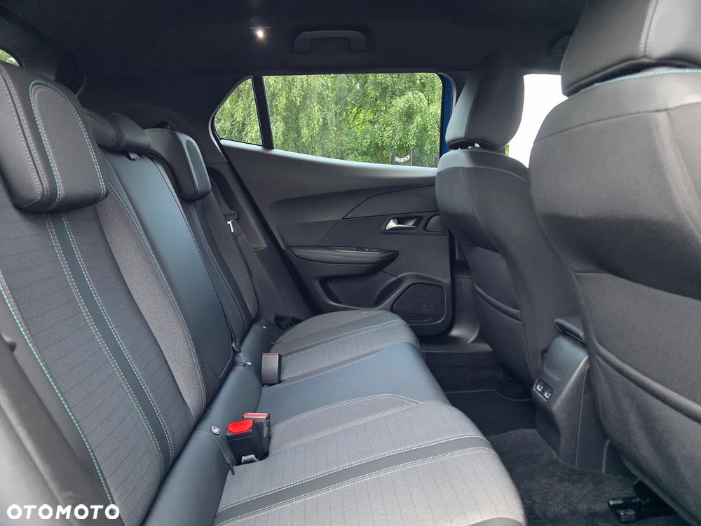 Peugeot 2008 1.2 PureTech Allure S&S EAT8 - 28