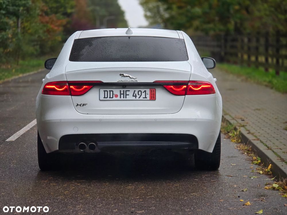Jaguar XF 2.0 i4D AWD R-Sport - 15