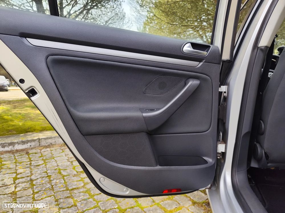 VW Golf 1.9 TDi Confortline DSG - 30