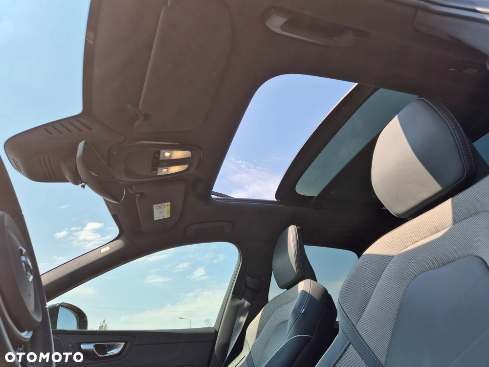 Volvo XC 60 T8 Plug-In Hybrid AWD R-Design - 23