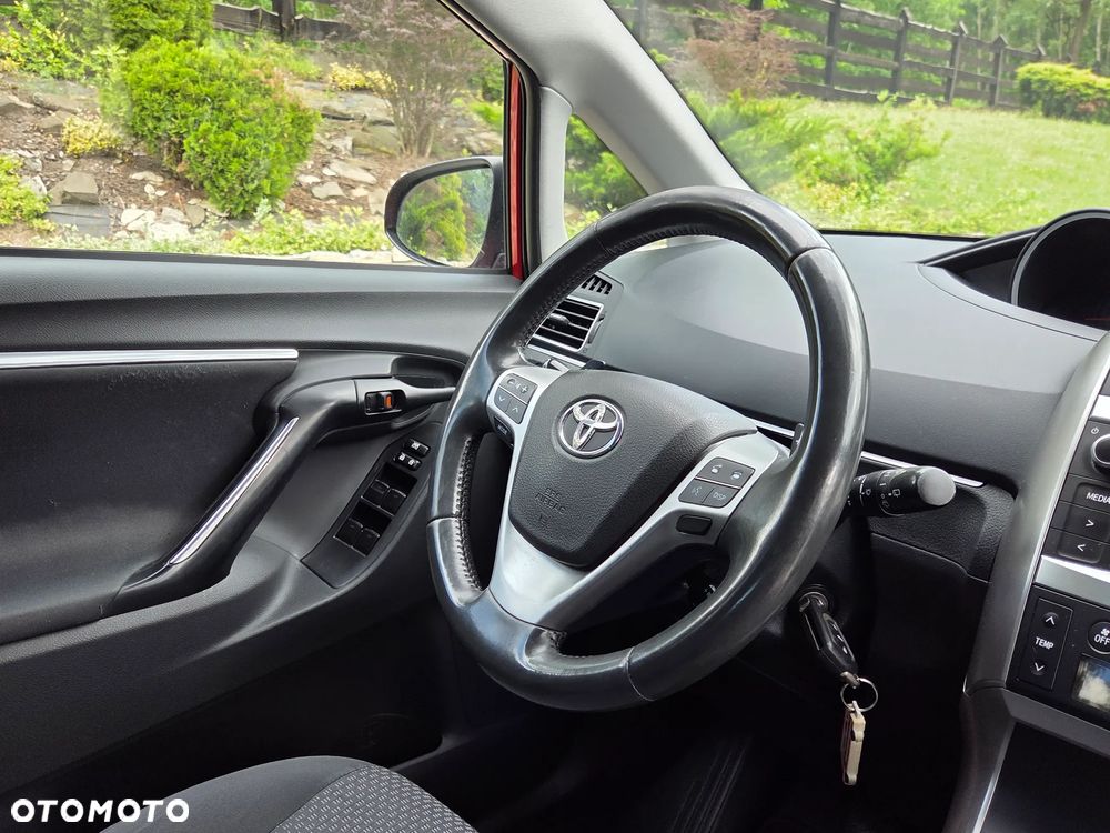 Toyota Verso 1.8 Premium MS - 23