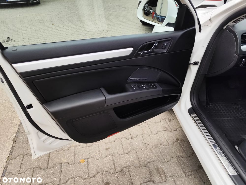 Skoda Superb 2.0 TDI Elegance DSG - 37