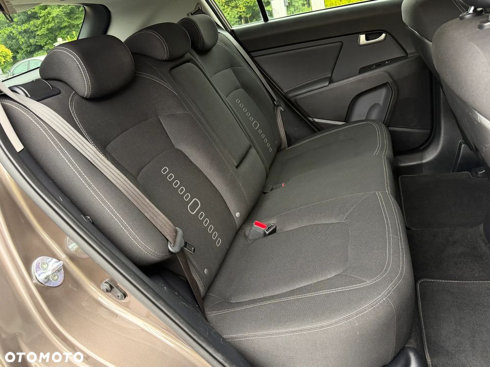 Kia Sportage 2.0 CRDI 4WD Fifa World Cup Edition - 28