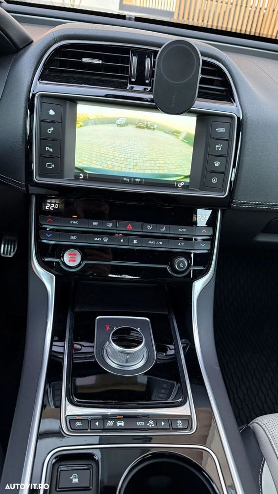 Jaguar XE 2.0 Portfolio - 25