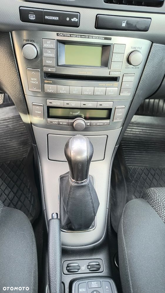 Toyota Avensis - 25